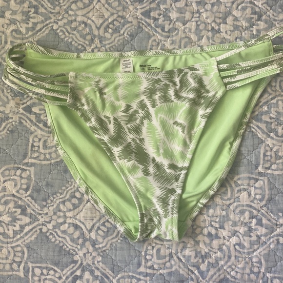 Aerie Large 2 piece - Picture 2 of 4